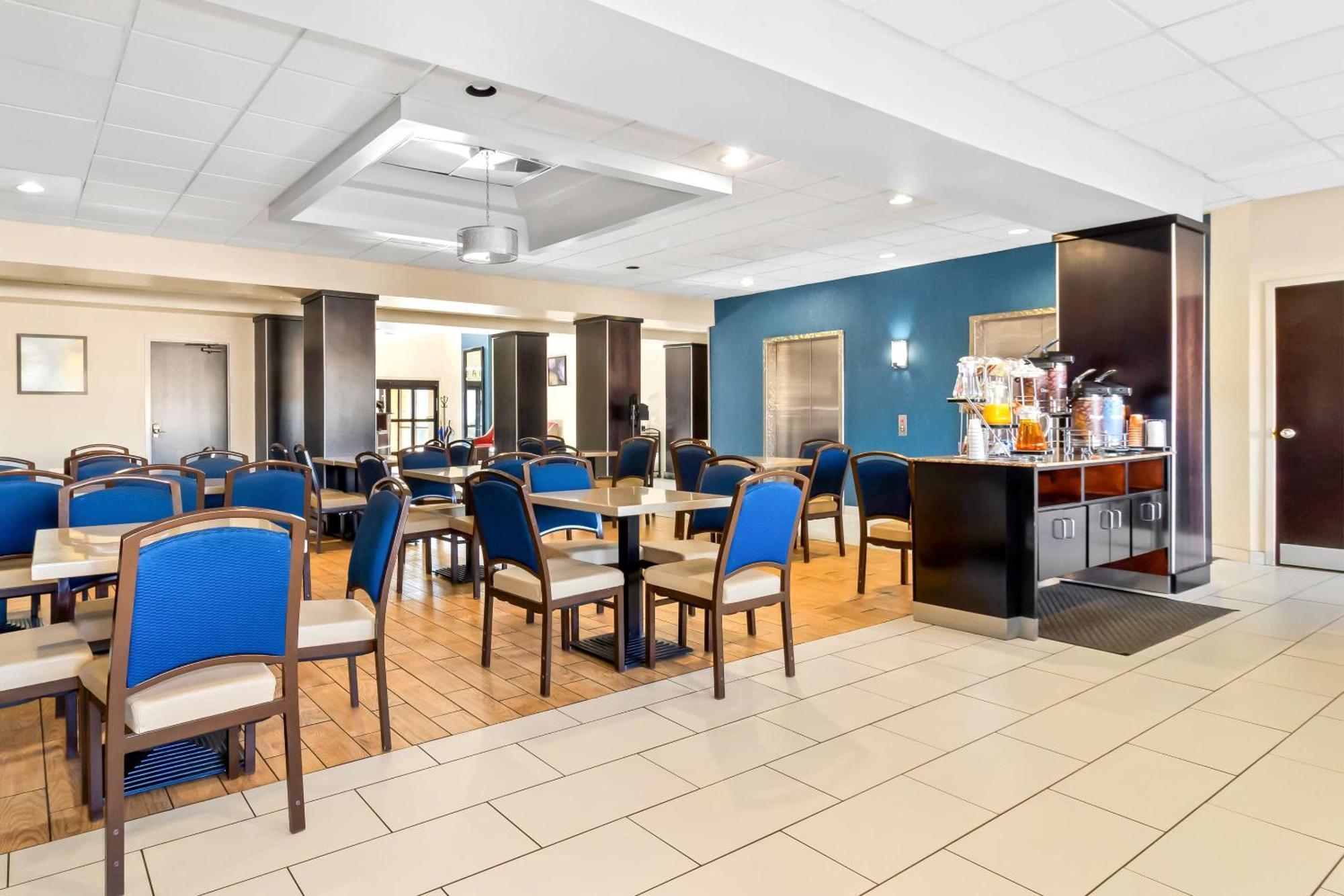 למברטון Comfort Suites מראה חיצוני תמונה