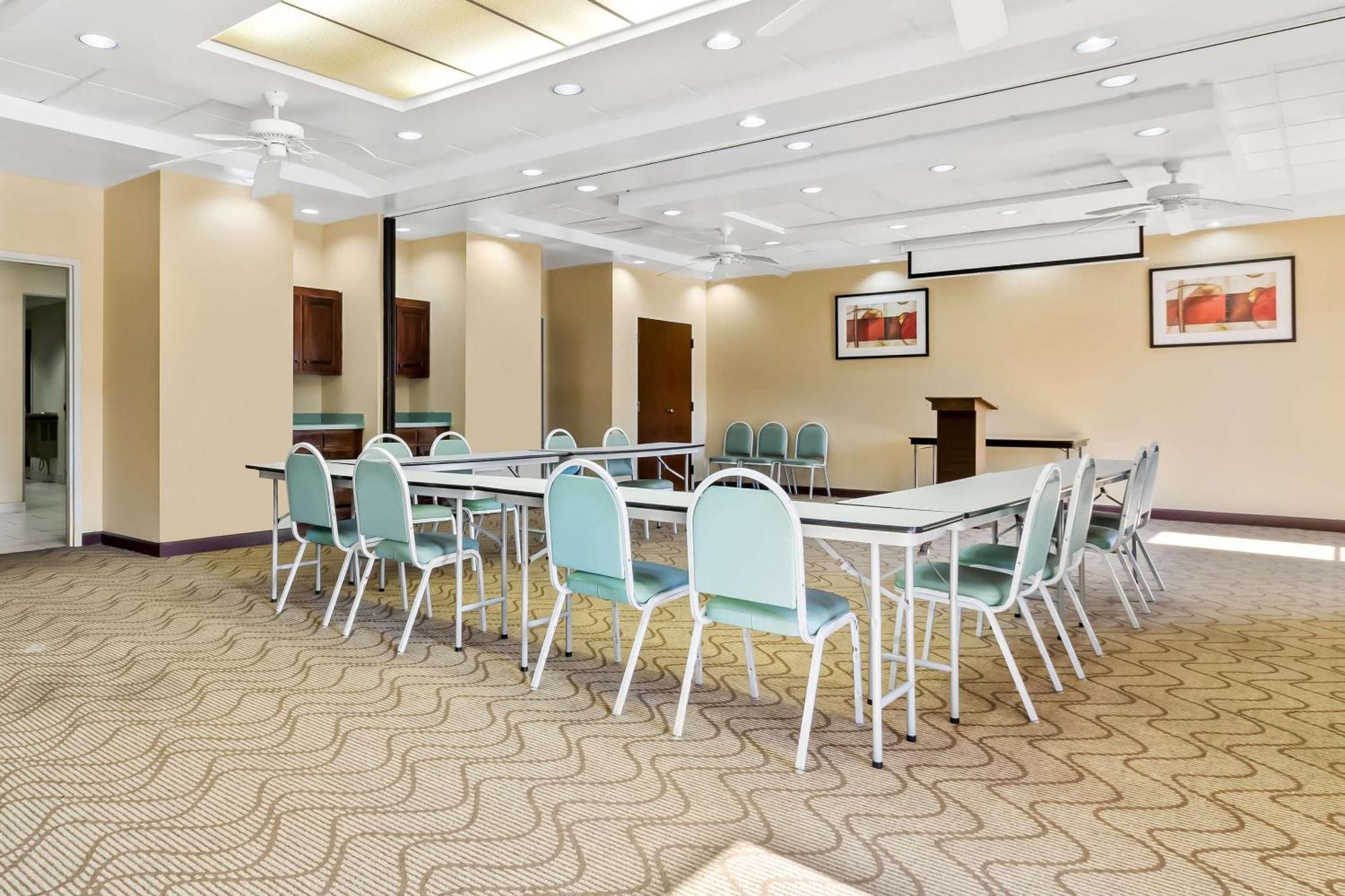 למברטון Comfort Suites מראה חיצוני תמונה