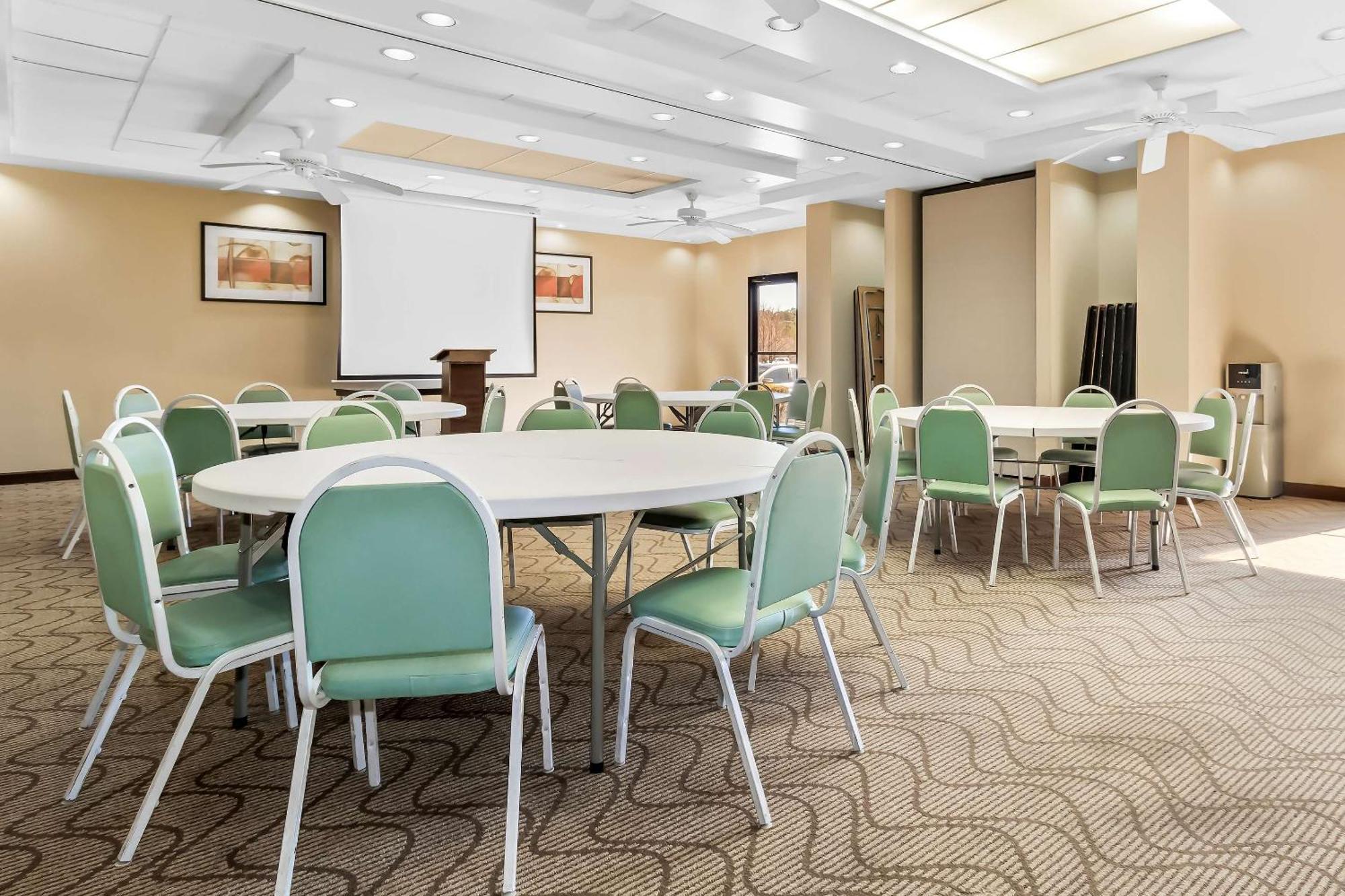 למברטון Comfort Suites מראה חיצוני תמונה
