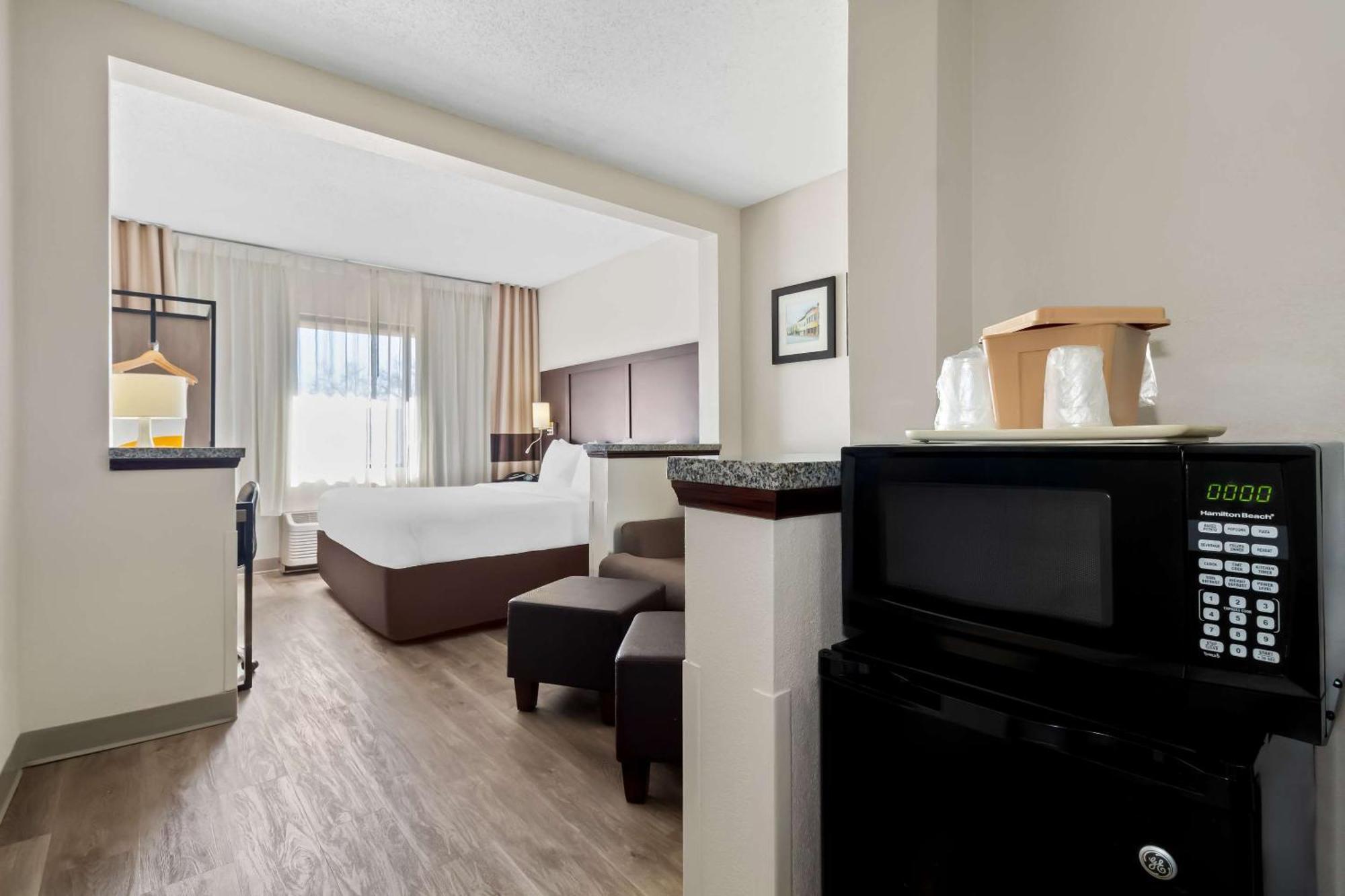 למברטון Comfort Suites מראה חיצוני תמונה