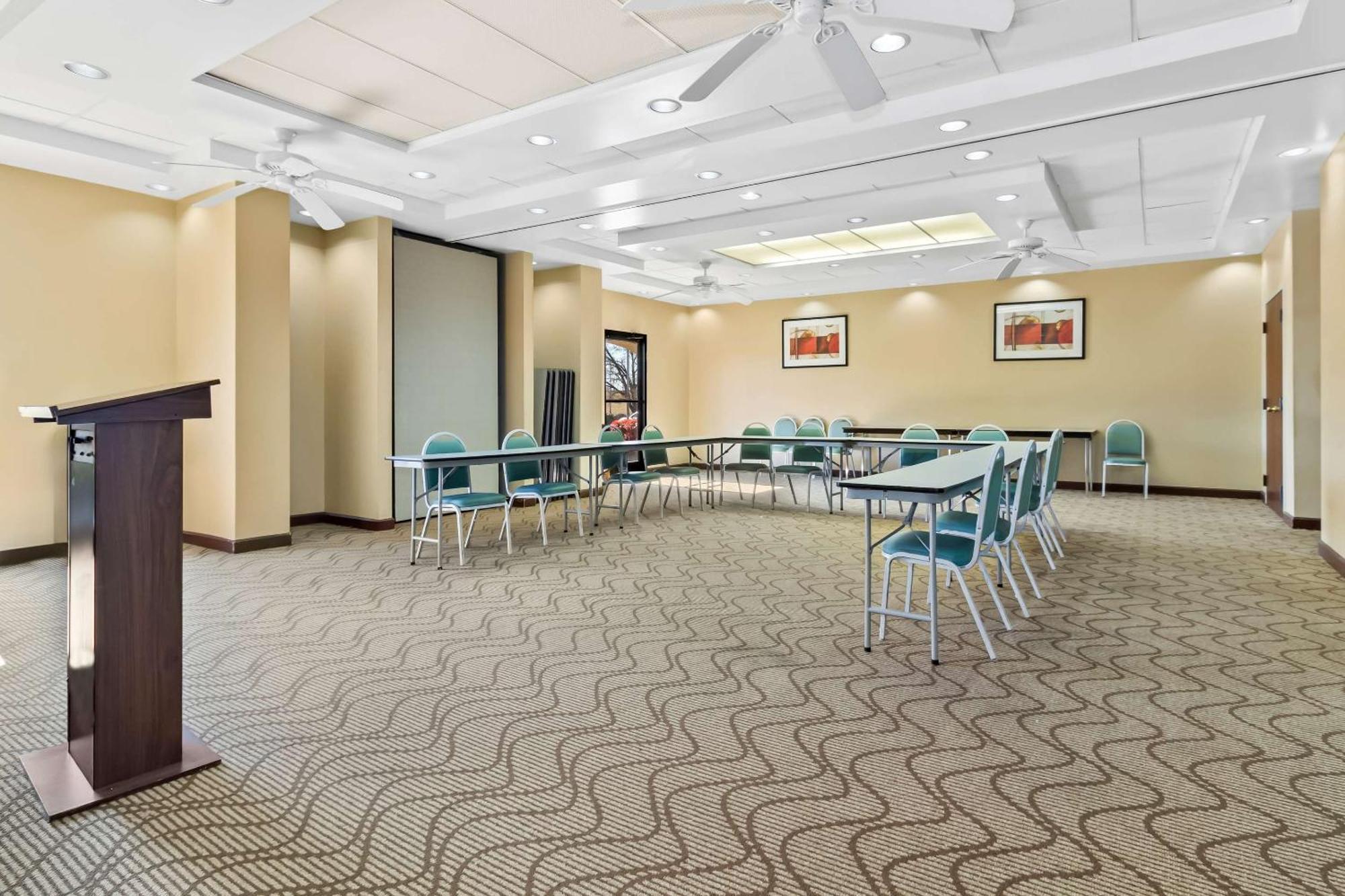 למברטון Comfort Suites מראה חיצוני תמונה
