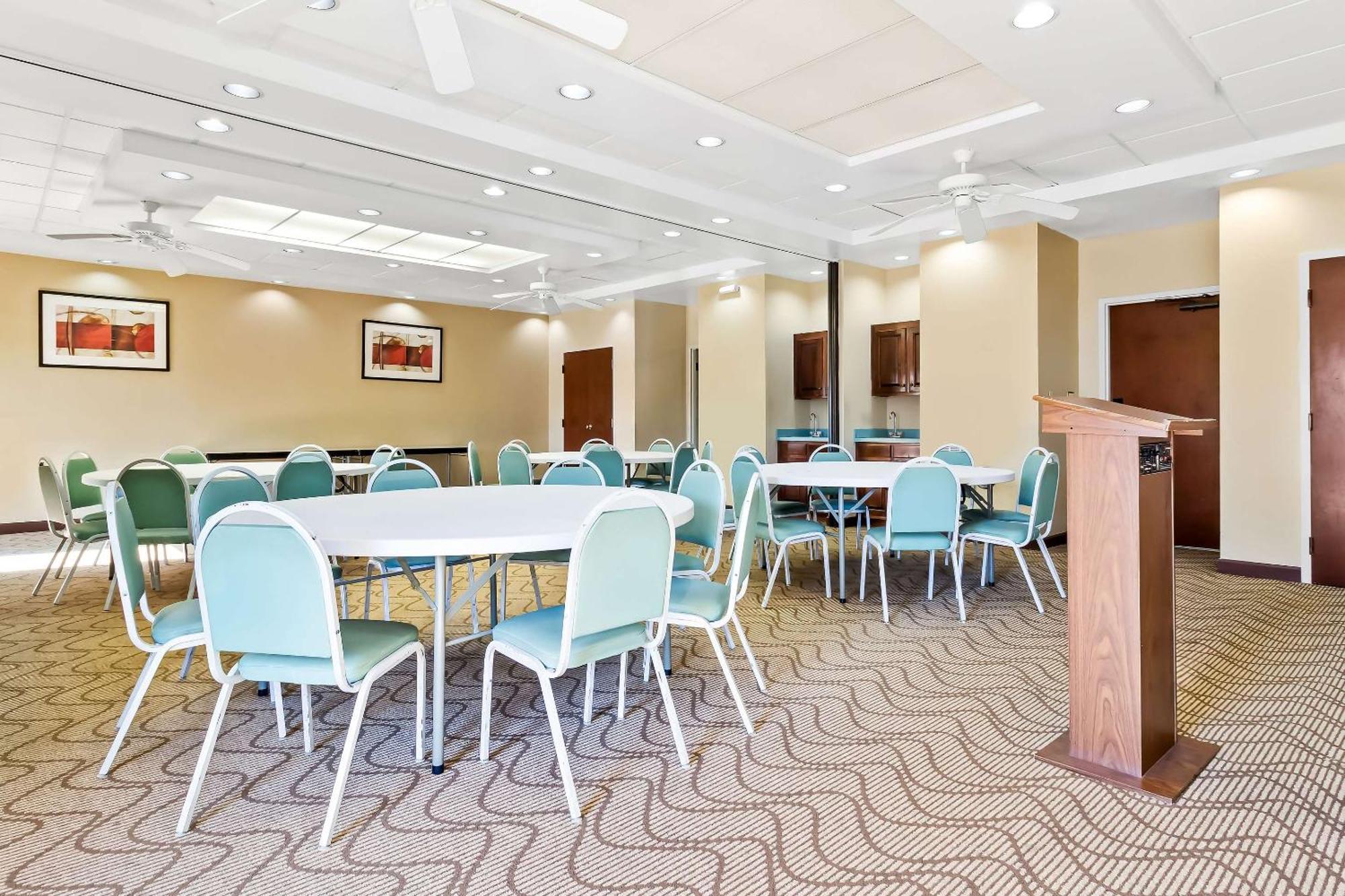 למברטון Comfort Suites מראה חיצוני תמונה