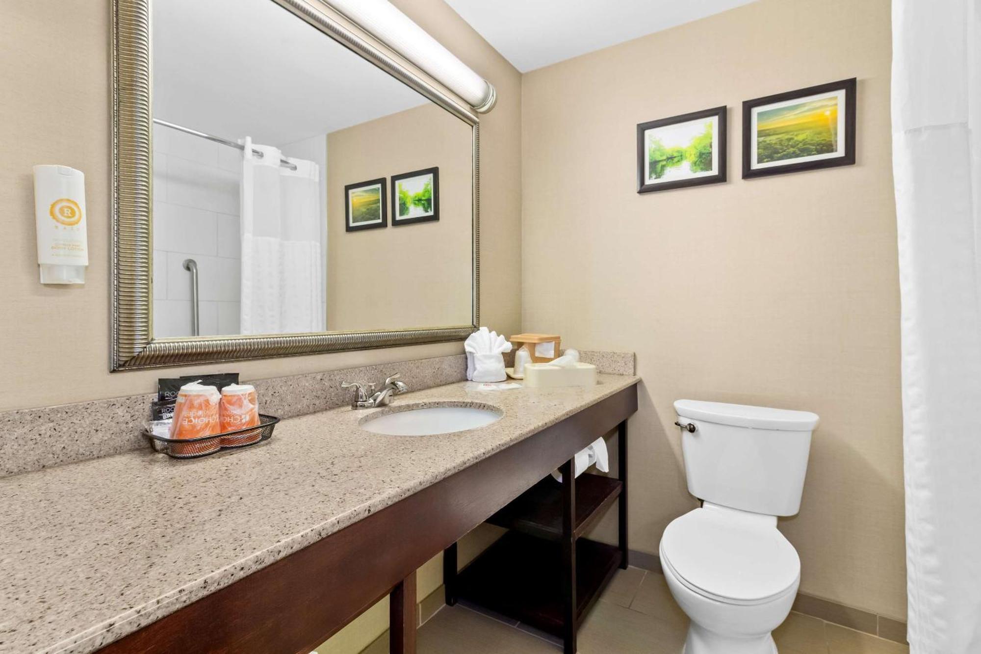 למברטון Comfort Suites מראה חיצוני תמונה