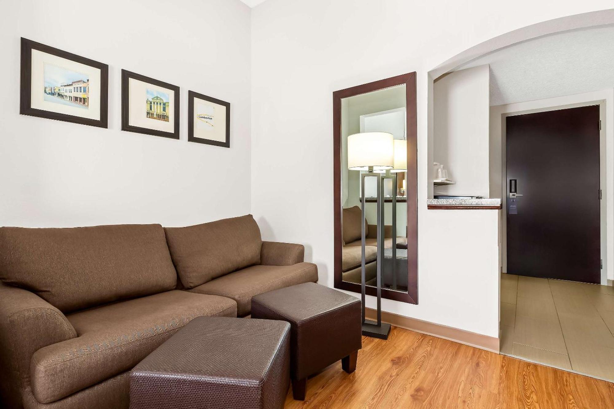 למברטון Comfort Suites מראה חיצוני תמונה
